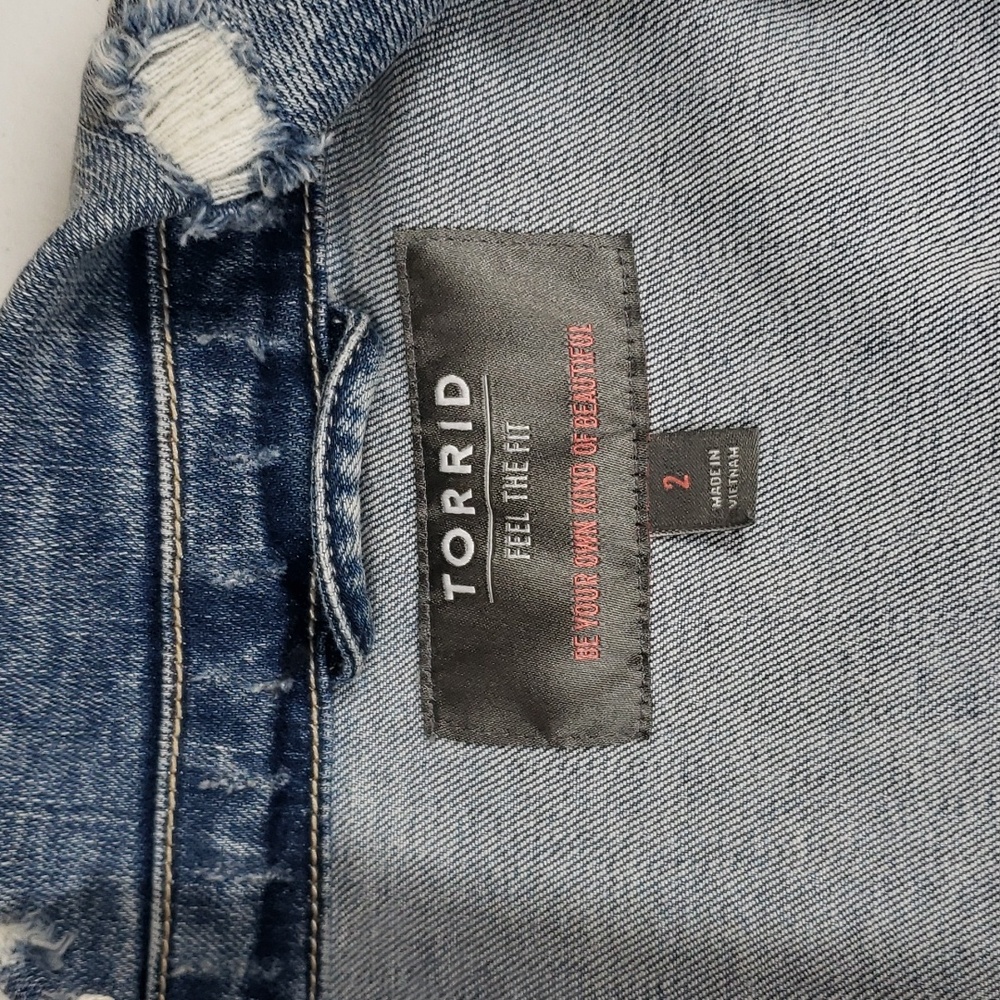 EUC Torrid Light Wash Stretch Denim Jacket  2X - Picture 7 of 8